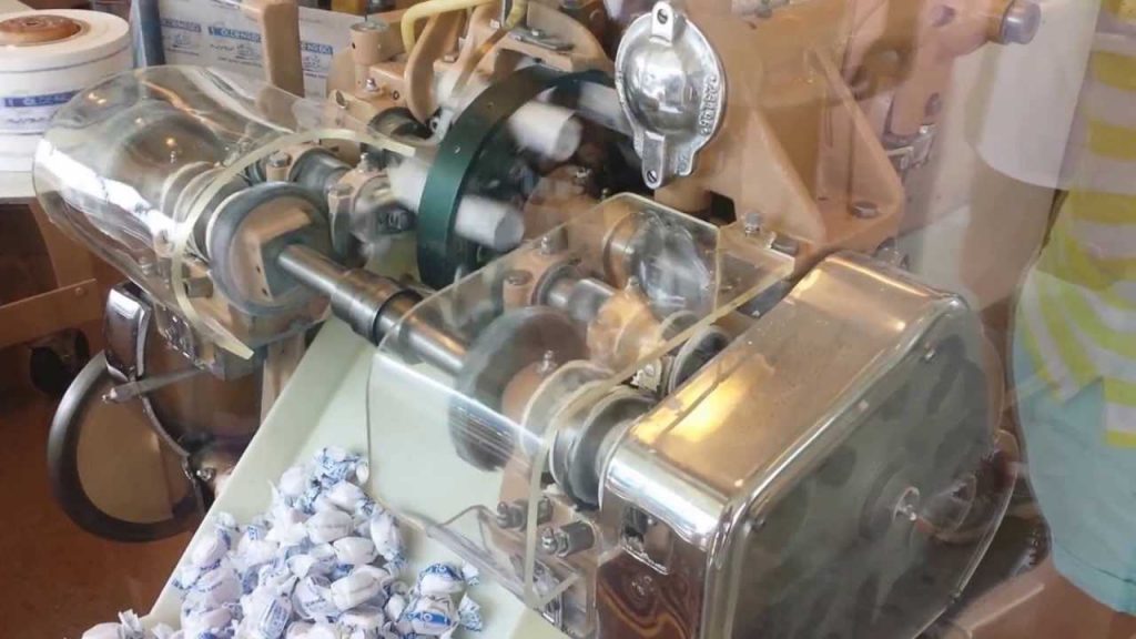 Efficient Taffy Wrapping: Streamline Your Production with an Automatic Wrapping Machine