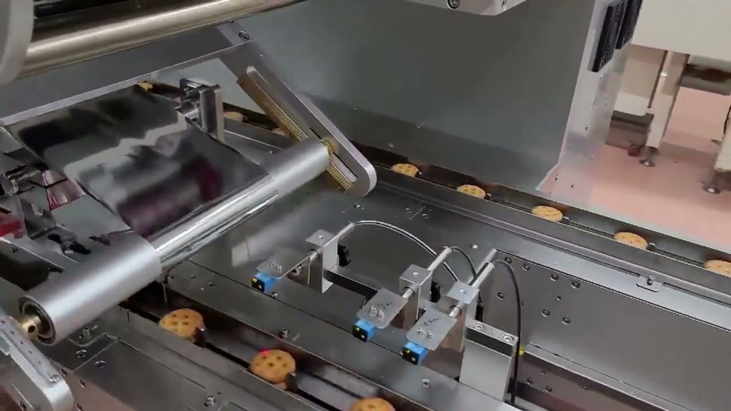 “Efficient Cookie Packaging with the SCP-2500T Automatic Horizontal Flow Wrapping Machine”