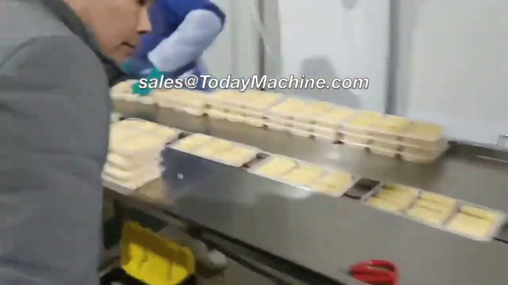 “Efficiently Wrap Burger Buns with this Automatic Machine” “Efficiently Wrap Burger Buns with this Automatic Machine”