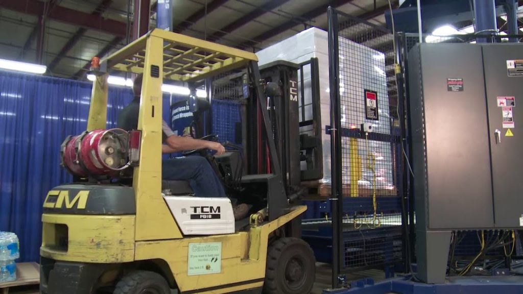 “Efficiently Wrap Your Products with Lantech’s Automatic Stretch Wrapper”